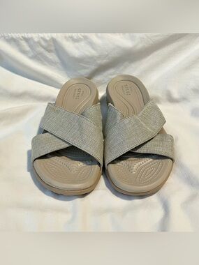 Crocs Capri Shimmer Cross Band Sandals - Women’s Size 8 - Metallic Beige